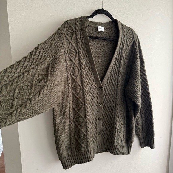 Aritzia Peggy Cardigan - Picture 5 of 12